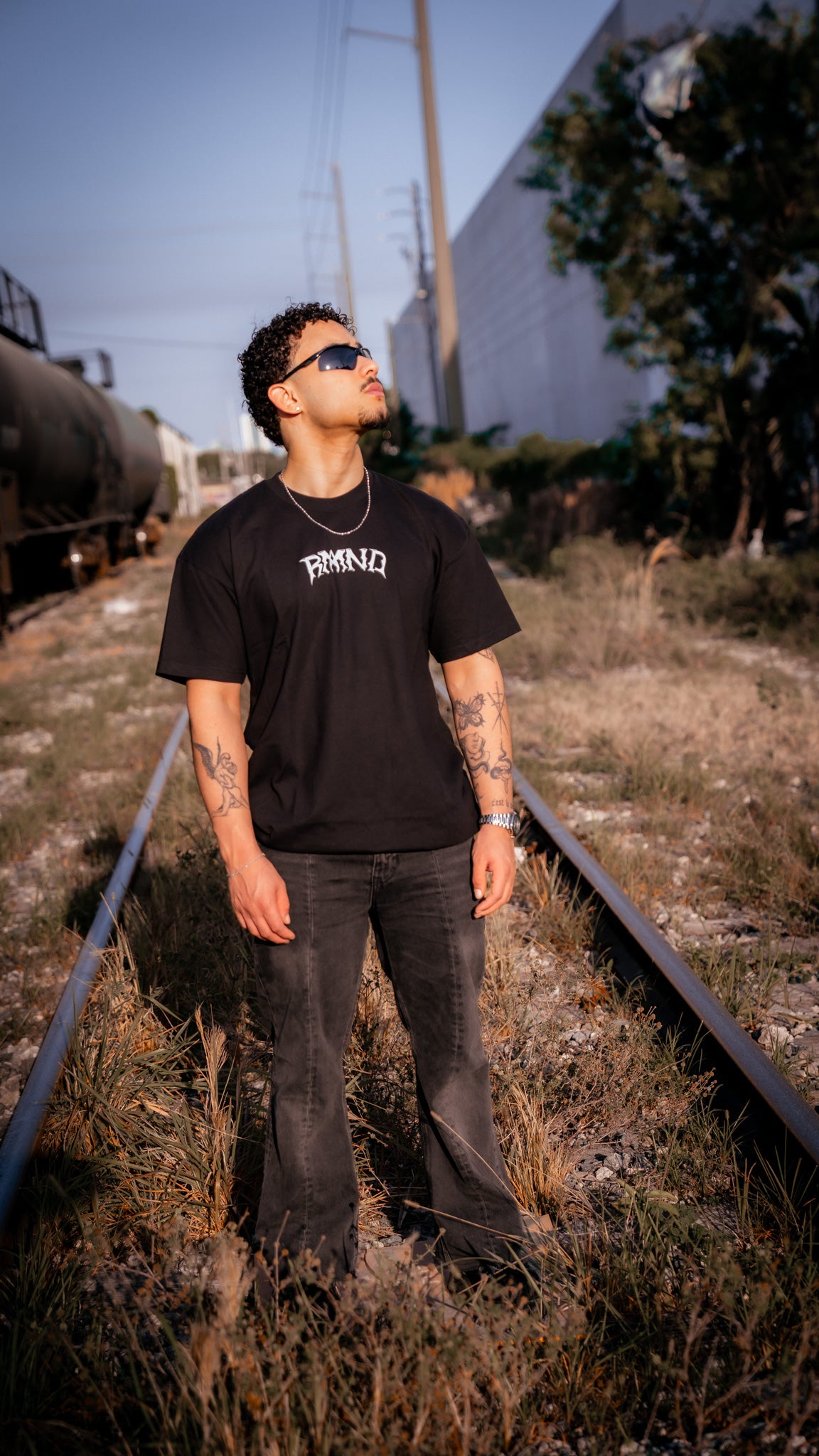 RMAND BLACK SHIRT - LOGO